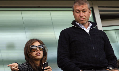 FLERE M�TER: Roman Abramovitsj har hatt flere m�ter med Carlo Ancelotti. Foto: AFP