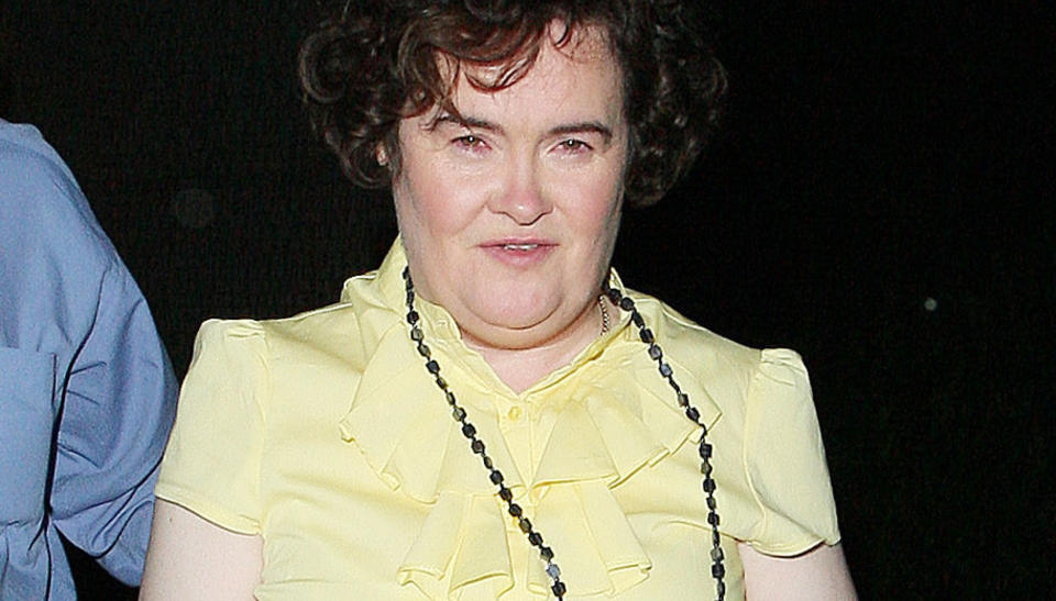 BLE LAGT INN P� KLINIKK: Susan Boyle fra �Britain's Got Talent�, her fotografert p� vei til sitt hotell etter finaleopptredenen. Foto: STELLA PICTURES