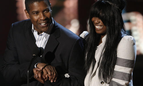 HADDE MED DATTEREN: Denzel Washington delte ut pris med datteren Katia (23). Foto: SCANPIX/AP Photo/Matt Sayles