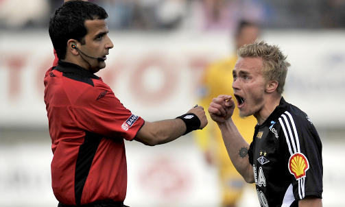 OLSEN-UTBRUDD: Trond Olsen forteller hva ham mener til Svein-Erik Edvartsen. Foto: Anders Vanderloock / SCANPIX