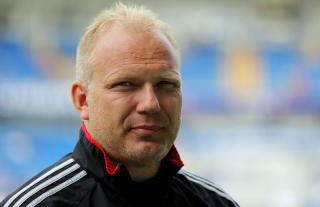 TOK TAPET MED FATNING: Odd-trener Dag-Eilev Fagermo er f�rst og fremst forn�yd med at klubben gikk 11 kamper i Tippeligaen f�r de tapte mot Molde.Foto:  Svein Ove Ekornesv�g / SCANPIX