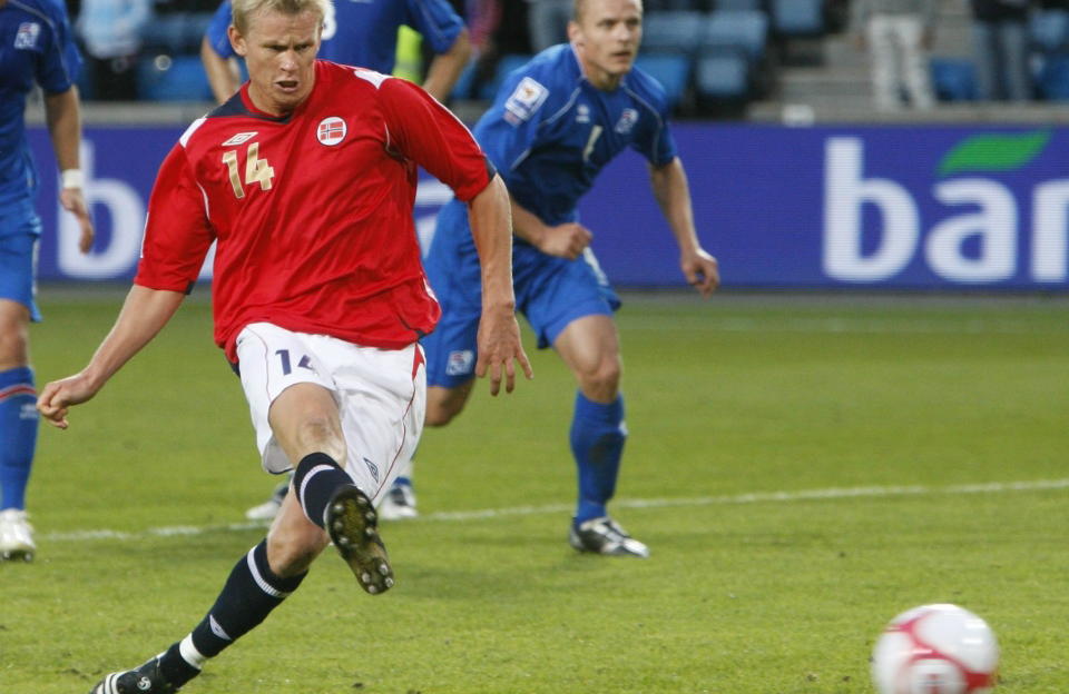 BLIR HJEMME: Steffen Iversen m� st� over Norges viktige kamp mot Makedonia l�rdag, men kan rekke onsdagens m�te med Nederland.
Foto: Lise �serud, Scanpix