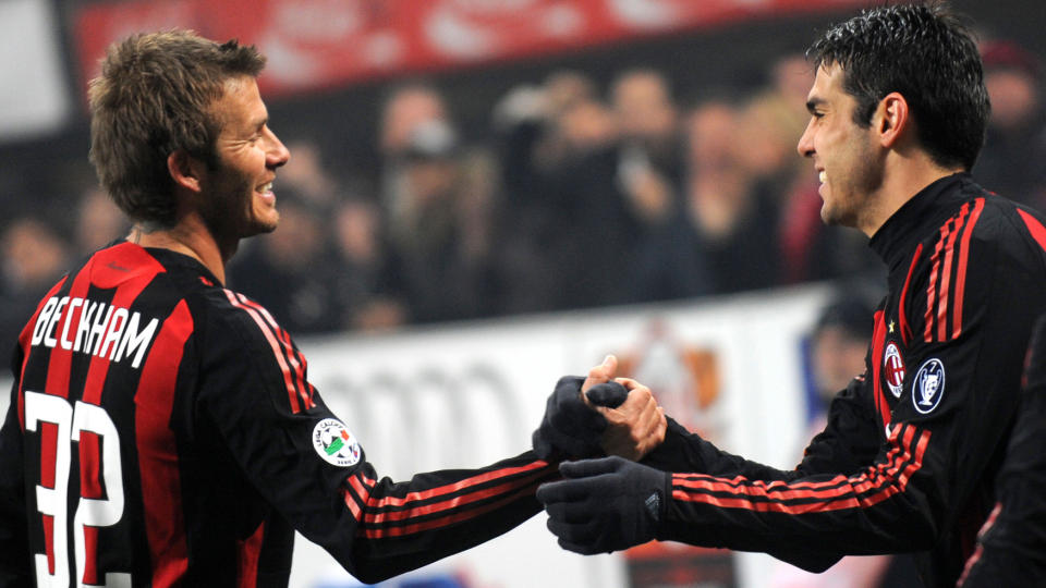 TIL ENGLAND? Kaka skal toppe Chelseas �nskeliste i sommer. Kanskje f�r han noen r�d fra David Beckham, tidligere United-spiller, mens ryktene g�r. Foto: AFP/GIUSEPPE CACACE