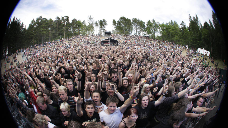49 prosent i alderen 18-24 skal p� festival i sommer.  Bildet er fra konserten med Killswitch Engage p� Amfiscenen p� Hovefestivalen.
Foto: Tor Erik Schr�der / SCANPIX