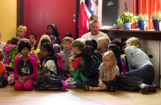 FRITT SKOLEVALG: I Oslo kan foreldrene velge skole til barna sine. Her er f�rste skoledag p� Ammerud skole for noen �r siden. 
Foto: Erlend Aas / SCANPIX