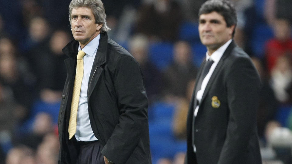  NY REAL-SJEF: Chilenske Manuel Pellegrini overtar roret p� Santiago Bernabeu etter Juande Ramos (til h�yre). Pellegrini kommer til Madrid fra jobben som sjef for Villarreal. Foto: AP/Victor R. Caivano