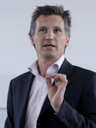 SKEPTISK: Forbrukerombud Bj�rn Erik Thon frykter st�rre kj�pepress mot barna. Foto: Bj�rn Sigurds�n / SCANPIX .