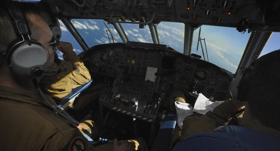STORSTILT LETEAKSJON: B�de det brasilianske og franske flyv�penet har det siste d�gnet lett etter vrakrester fra Air France-flyet som forsvant over Atlanterhavet natt til i g�r.  Foto: AP PHOTO/SCANPIX
