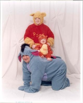 MOMMY-THE-POOH: Familiebilde med Ole Brumm-tema. Foto: Awkward Family Photos MOMMY-THE-POOH: Familiebilde med Ole Brumm-tema. Foto: Awkward Family Photos