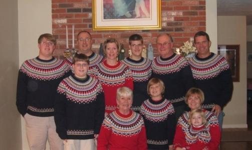 KJØRER STIL: Genser-familien. Foto: Awkward Family Photos KJØRER STIL: Genser-familien. Foto: Awkward Family Photos