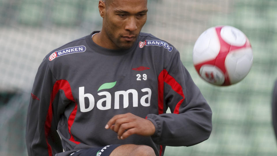 V�R VIKTIGSTE: John Carew er trolig det mest opplagte f�rstevalget p� landslaget, og det er ingen nyhet at Norge er avhengige av Villa-spissen. Men i Drillos 4-5-1-formasjon finnes det ikke mange alternativer med Steffen Iversen ute. Foto: Cornelius Poppe, Scanpix