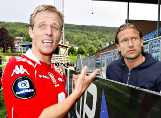 IKKE TATT UT: Thorstein Helstad ble ikke tatt med i troppen mot Makedonia. I g�r var han i Drammen og s� Jan Gunnar Solli og andre gamle Brann-kamerater spille mot Godset. Ogs� Helstad er regnet som best i 4-4-2.Foto: Arnt E. Folvik