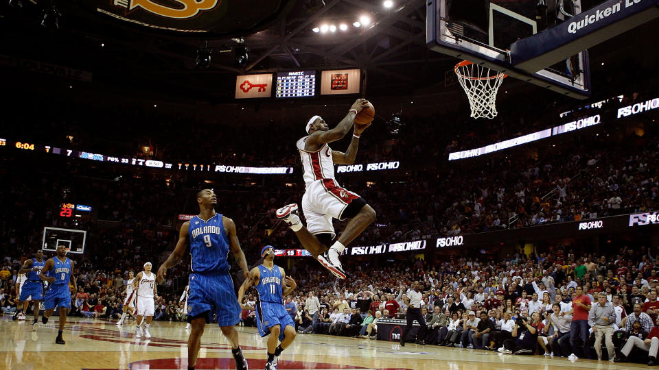 OPERERT I DAG: LeBron James har den siste tida spilt med en svulst i kjeven. N� er den fjernet. Foto: AFP