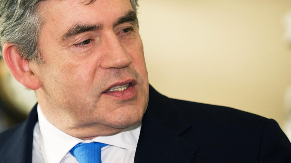 GJENNOMG�R D�RLIGE TIDER: Storbritannias statsminister Gordon Brown har p� forh�nd m�ttet se minister etter minister g� av som f�lge av de siste ukenes �konomiskandale. N� bes han ogs� om � g� av i en e-post som sirkulerer blant hans egne parlamentsmedlemmer. Foto: LEON NEAL/AFP/SCANPIX