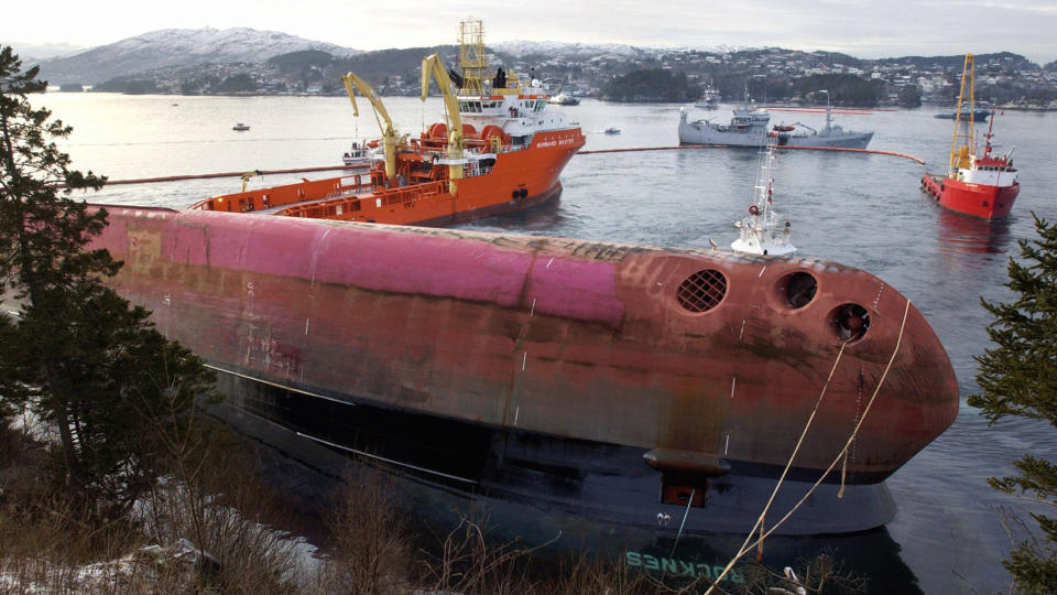 18 D�DE: 18 personer mistet livet da lasteskipet Rocknes kantret og forliste i Vatlestraumen i innseilingen til Bergen 19. januar 2004.
Arkivfoto: Erlend Aas / SCANPIX