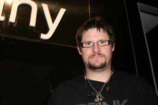 PRESENTERTE: Paul Wedgwood.