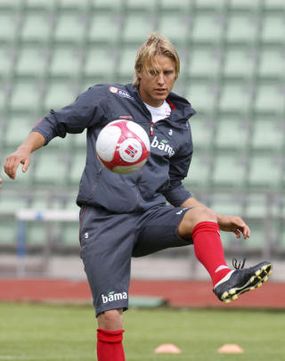 ENIG MED HANGELAND: RBKs Per Ciljan Skjelbreid mener fotballen i Tippeligaen ikke er all verden. Foto: Cornelius Poppe / SCANPIX
