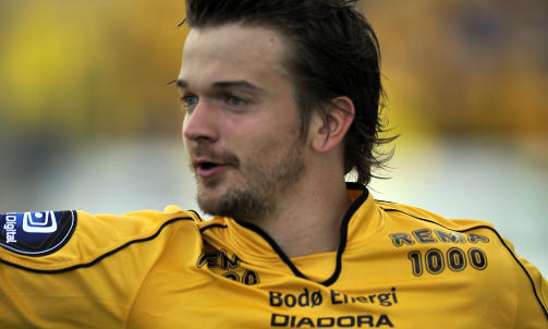  Bod�/Glimt Bj�rn Tore Hansen, direkt�r  - Det er ikke noe nytt i forhold til det vi har kommunisert tidligere, vi befinner oss i en utfordrende �konomisk situasjon som ikke er l�st. Det blir feil � si hvor mye vi m� redusere kostnadene ettersom det ikke er tatt noen beslutninger enn�. Men det haster � f� l�sninger p� plass. S� langt har spillere gitt fra seg bonuser og Runar Berg spiller gratis. Jeg kommenterer ikke om det er fare for permitteringer, vi vurderer ting langs hele linja.