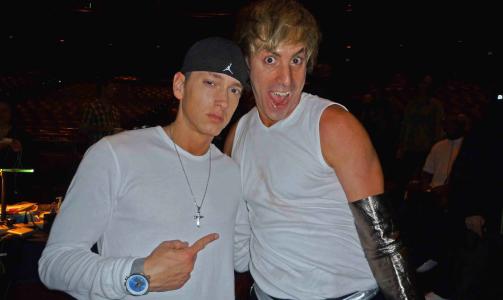 GODE VENNER: Dette bildet av Eminem og Cohen ble tatt like f�r utdelingen startet. FOTO: RAPRADAR/AP