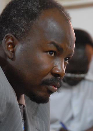 TILTALT: Ahmed Haroun er tiltalt for krigsforbrytelser i Darfur. Likevel er han n� ny guvern�r i S�r-Kordofan der Nubafjellene ligger. Han var arkitekten bak den �jihad� - hellige krigen - som ble erkl�rt mot folket i Nuba-fjellene i 1991, hevder Nuba-forkjemper Justin Ambago Ramba.