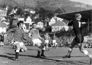 SPILLEREN DRILLO: Her er Egil Olsen som landslagsspiller, mot Finland p� Brann Stadion i 1970. Foto: Jan Greve/SCAN-FOTO/SCANPIX