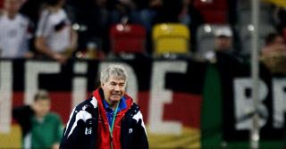 TILBAKE: Her gj�r Drillo seg klar til hans f�rste kamp etter comebacken, 1-0-triumfen mot Tyskland i D�sseldorf. Foto: Cornelius Poppe/SCANPIX