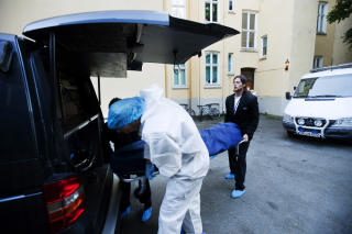 FUNNET HJEMME: Professoren og kona ble funnet d�de p� soverommet hjemme i leiligheten p� Uranienborg i Oslo. Foto: KYRRE LIEN/SCANPIX