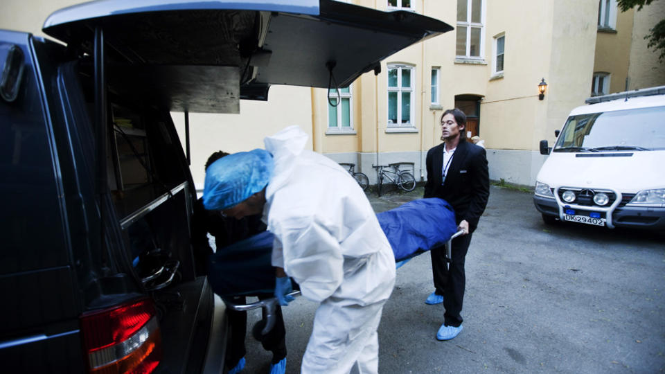 FUNNET D�DE SAMMEN: Sosiologiprofessoren (58) og hans 40-�rige kone ble funnet d�de i sin leilighet p� Uranienborg i Oslo i g�r ettermiddag. Foto: KYRRE LIEN/SCANPIX