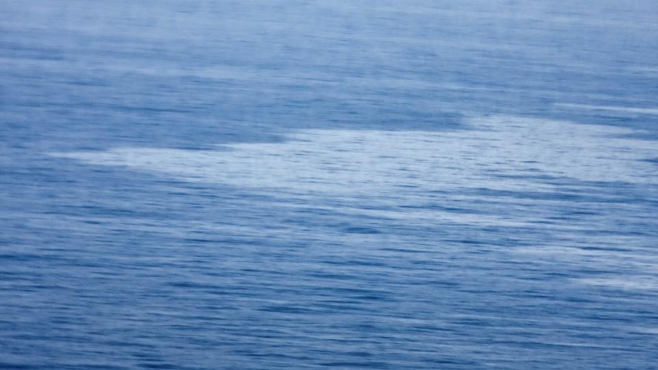 FUNN: Brasilianske milit�re fant det som trolig er oljerester fra AF447 i Atlanterhavet i dag. Foto:REUTERS/Brazilian Air Force/Handout/SCANPIX