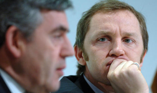 TRAKK SEG: Arbeids- og pensjonsminister James Purnell er den siste politikeren som forlater Gordon Browns regjering. Han rettet i g�r kveld sterk kritikk mot Gordon Brown. Foto: AP/SCANPIX