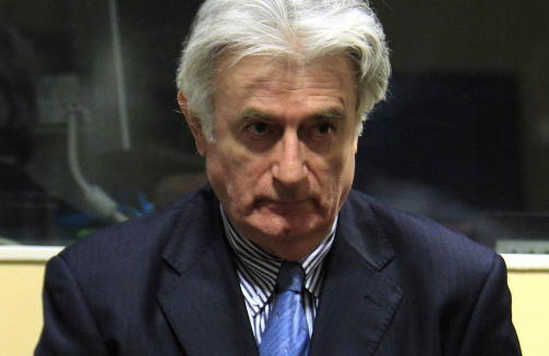 I RETTEN: Den tidligere bosniske lederen Radovan Karadzic er tiltalt for folkemord og krigsforbrytelser. I august starter rettssaken mot han. Foto: Scanpix