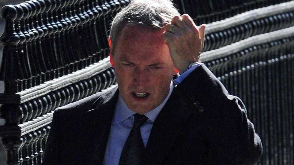 TRAKK SEG: Forsvarsminister John Hutton trekker seg fra den britiske regjeringen. Foto: REUTERS/SCANPIX