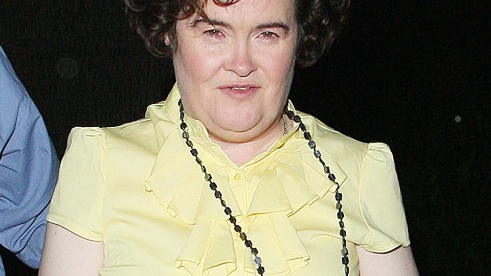 - GLADERE: Susan Boyle har sjekket ut fra den psykiatriske klinikken, og er mye gladere. Det opplyser broren hennes. Foto: Stella Pictures