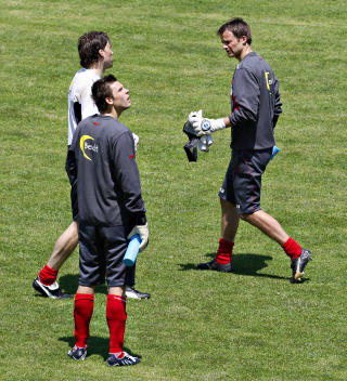 F�RSTEVALGET: Det er trolig Jon Knudsen, som har v�rt mest stabil i Tippeligaen i �r, som f�r jobben i morgen. Foto: ARNT E. FOLVIK