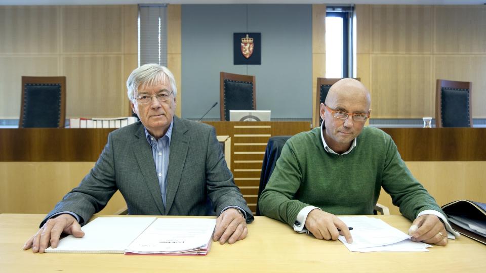 HAR VUDERT TILTALTE: Rettspsykiatere Bj�rn �stberg (til venstre) og Henning V�r�y mener den tiltalte 24-�ringen lider av paranoid schizofreni. Foto: Henning Lilleg�rd