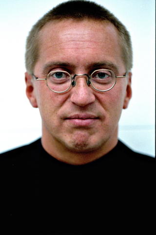 BYTTET FORLAG: Morten Harry Olsen kommer med ny bok p� Arneberg i 2010. Ogs� han er misforn�yd med markedsf�ringsjobben til Gyldendal. Foto: OLA S�THER