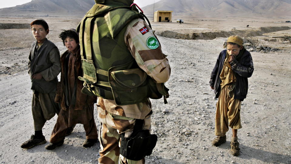 KRITIKK: En NATO-rapport sier fokuset p� kvinners rettigheter er frav�rende hos norske soldater i Afghanistan. Jonas Gahr St�re reagerer. FOTO: ESPEN R�ST