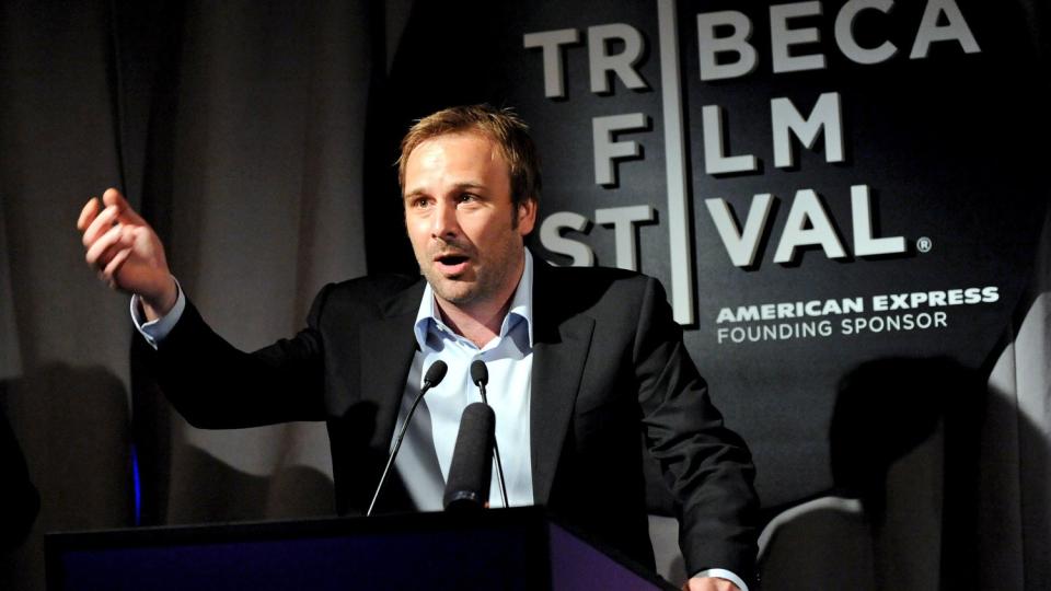 MER HEDER:  Regiss�r Rune Denstad Langlos film Nord fikk i g�r kveld utmerkelse nummer fem og seks fra internasjonale filmjuryer - da i Draculas hjemtrakter Transylvania i Romia. Her er regiss�ren da han takker for en pris i New York 30. april i �r.  Foto: PETER FOLEY/EPA/SCANPIX.