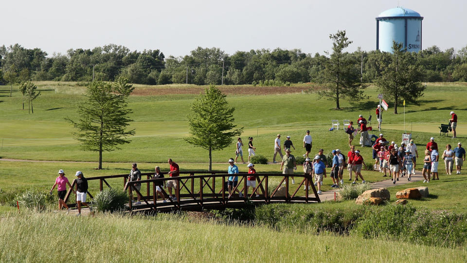 FALT TILBAKE: Suzann Pettersen gikk l�rdag kveld i flight med svenske Helen Alfredsson. Tutta hadde ingen toppdag og gikk p� par. Dermed falt hun ned til en 4.-plass foran siste runde i turneringen i Springfield, Illionois.Foto: SCANPIX/Christian Petersen/Getty Images/AFP