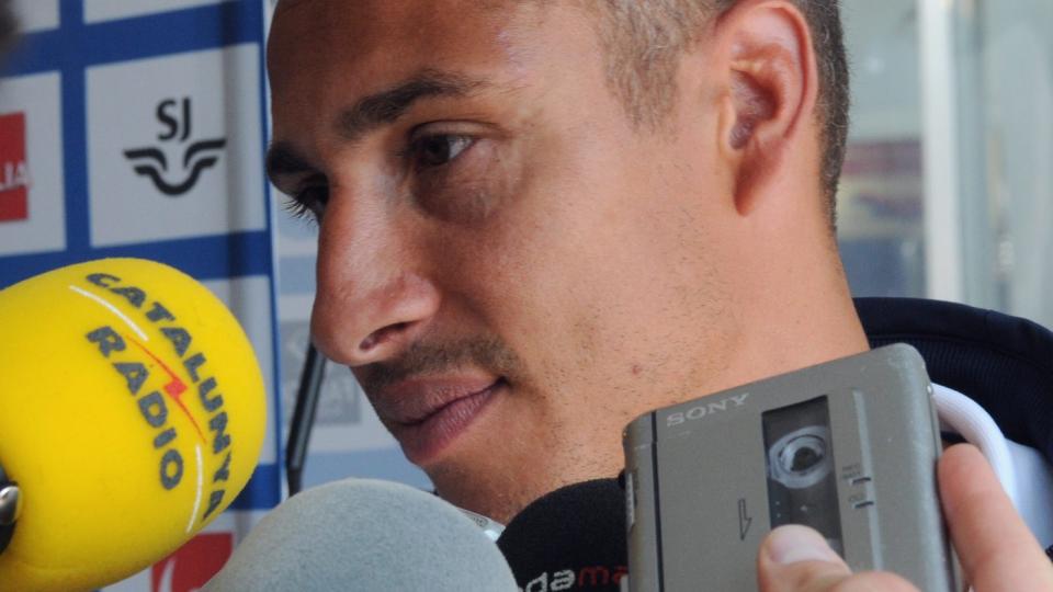 REISTE HJEM TIL FAMILIEN: Henrik Larsson har forlatt landslagssamlingen for � tilbringe tid sammen med familien etter at broren ble funnet d�d l�rdag.Foto: SCANPIX/REUTERS/Fiorenzo Maffi