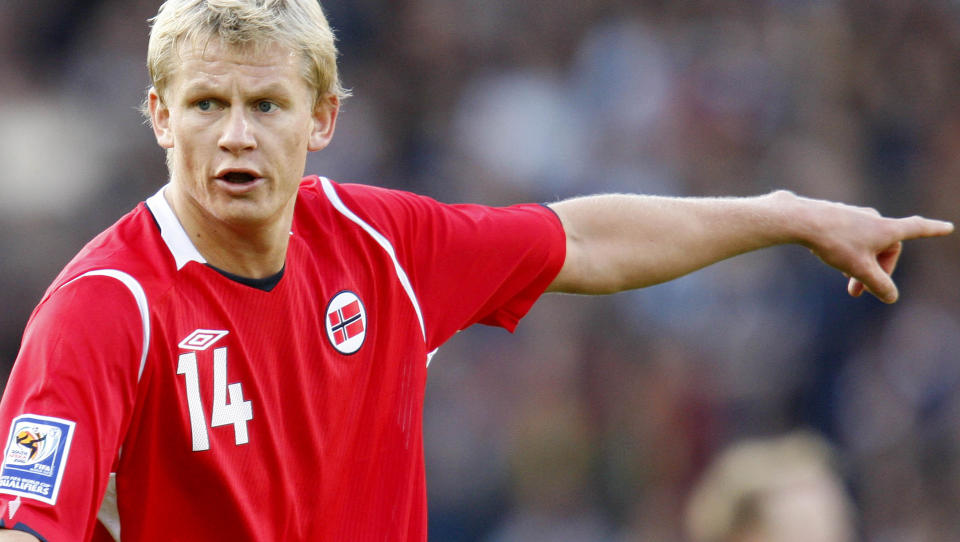 KAN IKKE L�PE: Steffen Iversen er fortsatt plaget av h�lskaden han p�dro seg mot Viking, og slutter seg dermed ikke til landslagstroppen f�r onsdagens kamp mot Nederland. Foto: H�kon Mosvold Larsen, Scanpix