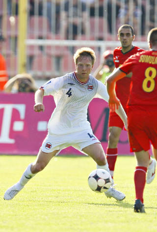 KUNNE V�RT BRA: Fredrik Winsnes minner om at 0-0 i Skopje kunne v�rt et utmerket resultat dersom Norge hadde sl�tt Island og Skottland i h�st - noe han mener de hadde fortjent.Foto: Arnt E. Folvik