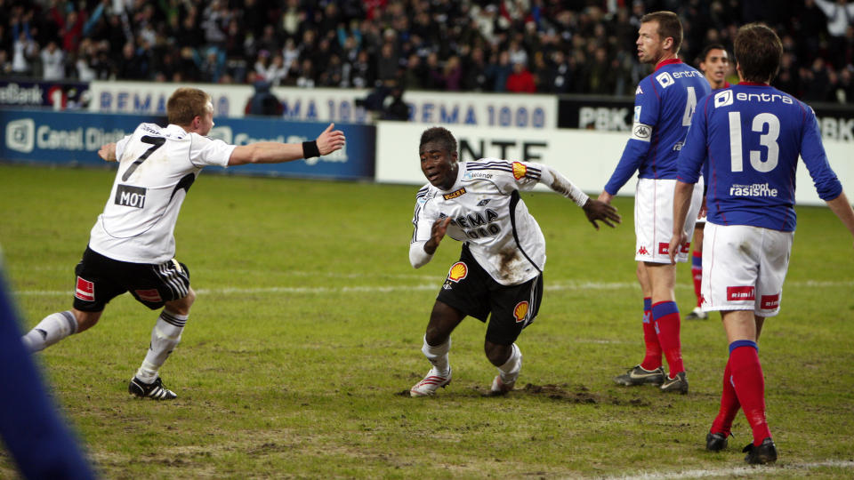 TIL SPANIA? Alexander Tettey skal v�re �nsket av La Liga-klubben Almer�a i Spania. Her jubler han for scoring mot V�lerenga. Foto: Gorm Kallestad, Scanpix
