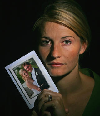 GIFT OG SKUTT: Nina giftet seg med Mark 3. mai for to �r siden. Bare timer etter skiller d�den dem ad.