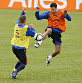M�LFARLIG: Van Persie lover Drillo svar p� tiltale om han f�r spille fra start onsdag.Foto: Arnt E. Folvik