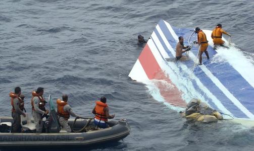 STYRTET: Natt til 1. juni styrtet Air France Flight 447 i havet, i dag presenteres den innledende etterforskninge av ulykken i en rapport. (AP Photo/Brazil's Air Force)