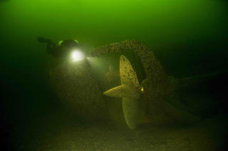 PROPELL: Forel�pige funn tyder p� at S-2 traff en mine som detonerte topedoene om bord.  Foto: Stefan Hogeborn