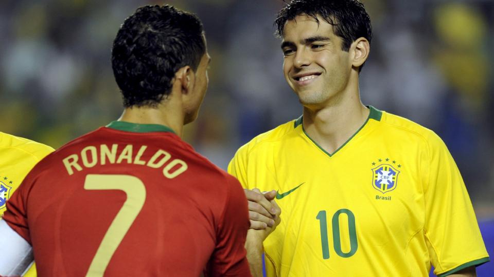 KAN BLI LAGKAMERATER I REAL: Kak� ble klar for Real Madrid i g�r og president Perez bekrefter at Ronaldo er nestemann p� lista. Dr�mmen er at de sammen skal v�re kjernen i �nye Galacticos�.   Foto: EPA/FERNANDO BIZERRA