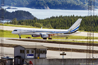 LANDET I NORGE I ETTERMIDDAG: Med privatfly p� milit�rt omr�de. Foto: Tor Erik H. Mathiesen/Dagbladet