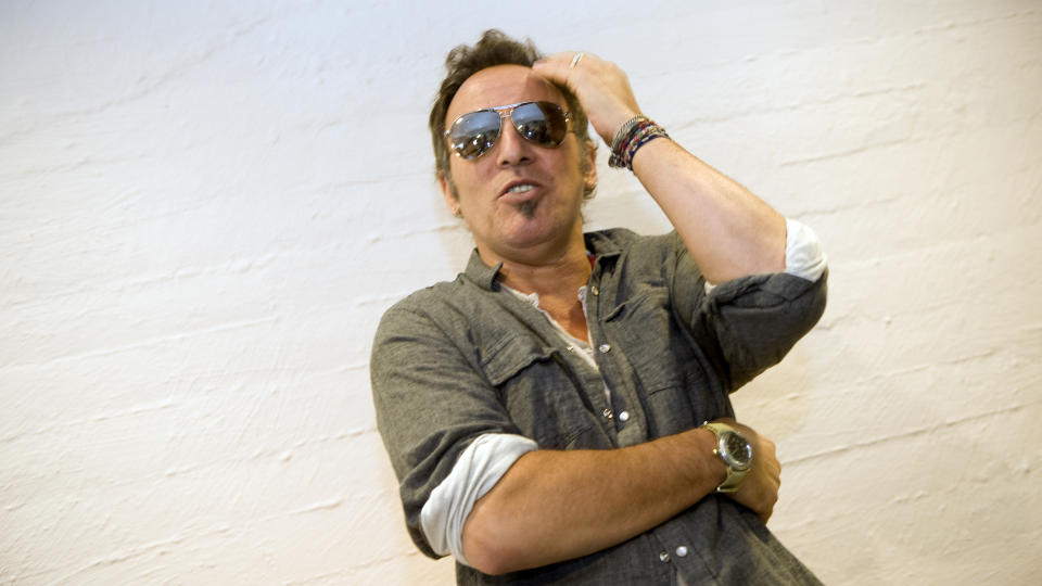 P� RETT SPOR: Bruce Springsteen er glad for at president Obama f�r USA p� rett spor. &mdash;Det har v�rt innenriks- og utenrikspolitisk krise i mange �r, sa superstjerna p� en kort og uformell presseprat f�r konserten i g�r. Foto: Tor Erik H. Mathiesen
